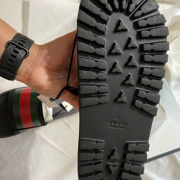 ***325***Gucci Slides - Picture 2 of 5